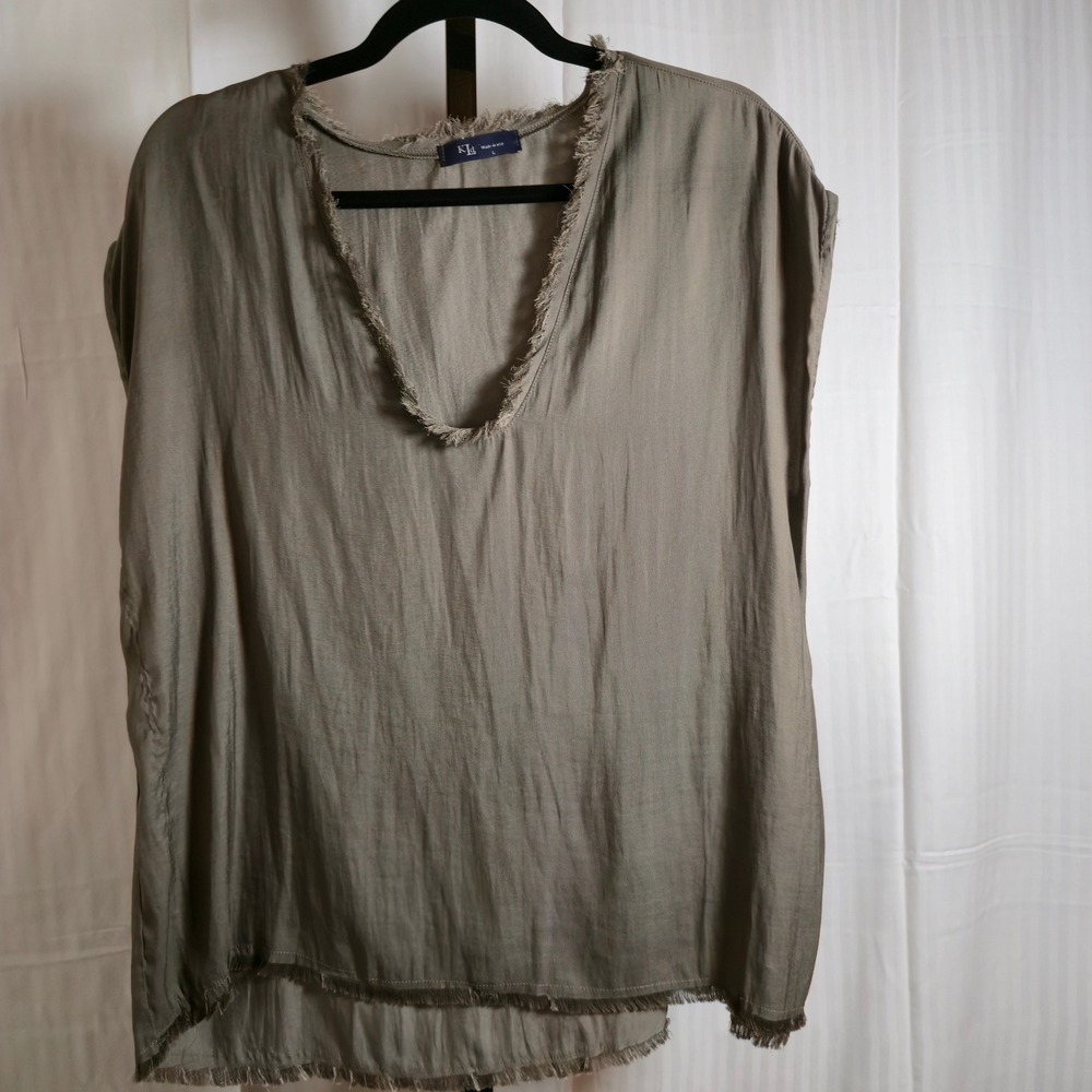 KLD Olive‎ Green Top Large Sleeveless V Neck Frayed Hem Boho Minimal Chic Resort